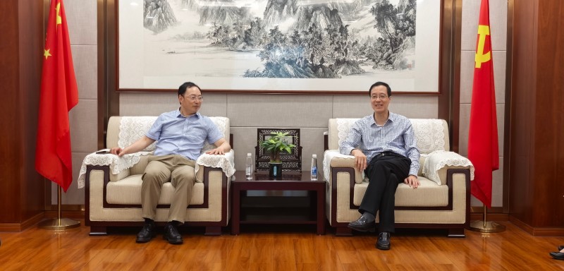 双人座谈.jpg